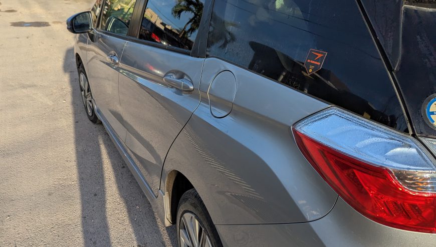 2019 Honda Shuttle Silver in excellent condition